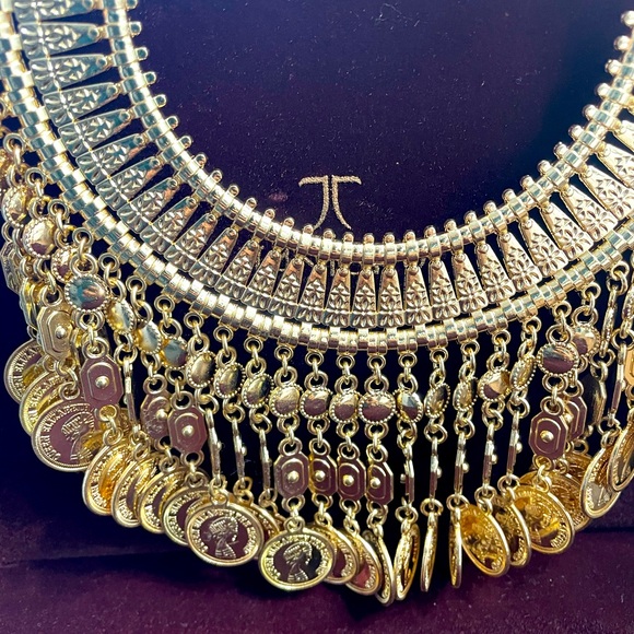 Beautiful gold necklace - Picture 2 of 2